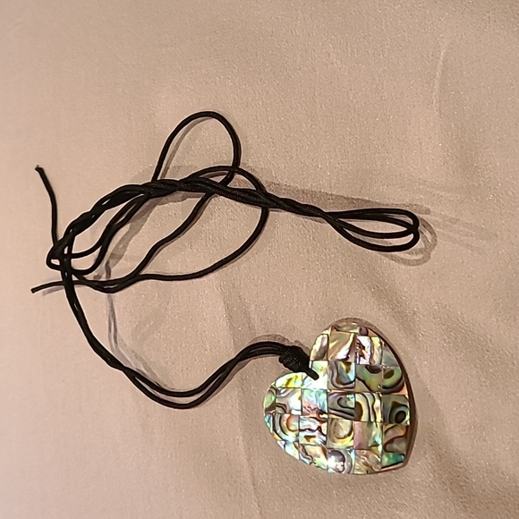 Abalone shell heart adjustable necklace - Picture 3 of 5